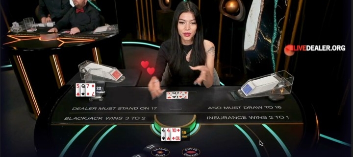 Iconic21 Gravity Blackjack